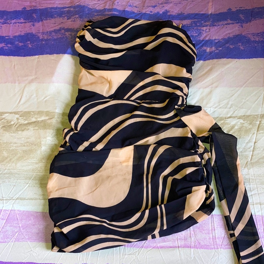 Pretty Little Thing Strapless Scrunch Sided Dress Women Size 4 Tan & Black